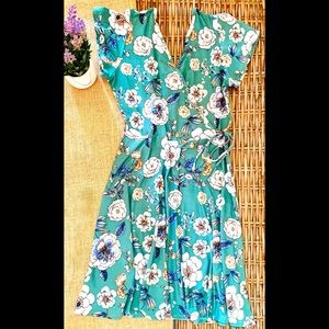 Women's floral wrap dress size small.